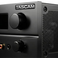 Insignia/logotipo adhesivo de caja abovedada con efecto cromado Tascam de 2"x0,5"